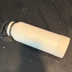 ThermoFlask gray Insulated Water Bottle